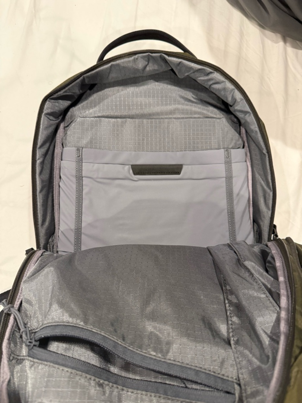 Able Carry Olive Green Daily plus 21L Backpack - Picture 11 of 12